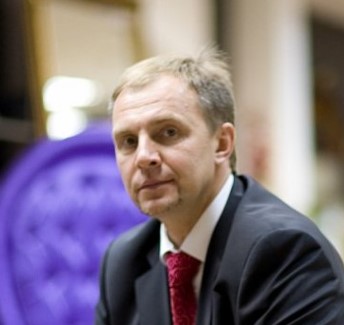 Dr. Julian Thornelow